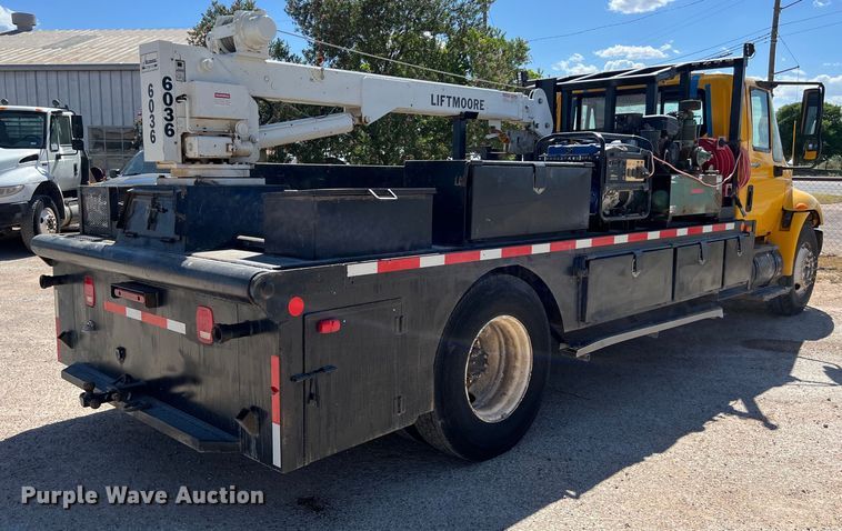 image for item DO2432 2009 International  DuraStar 4300 flatbed truck with crane