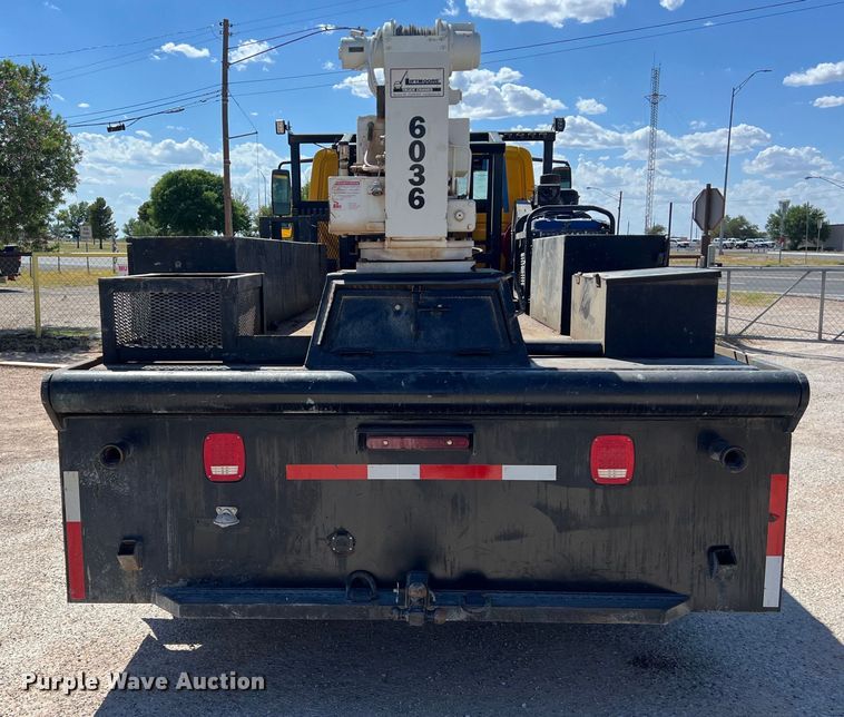 image for item DO2432 2009 International  DuraStar 4300 flatbed truck with crane