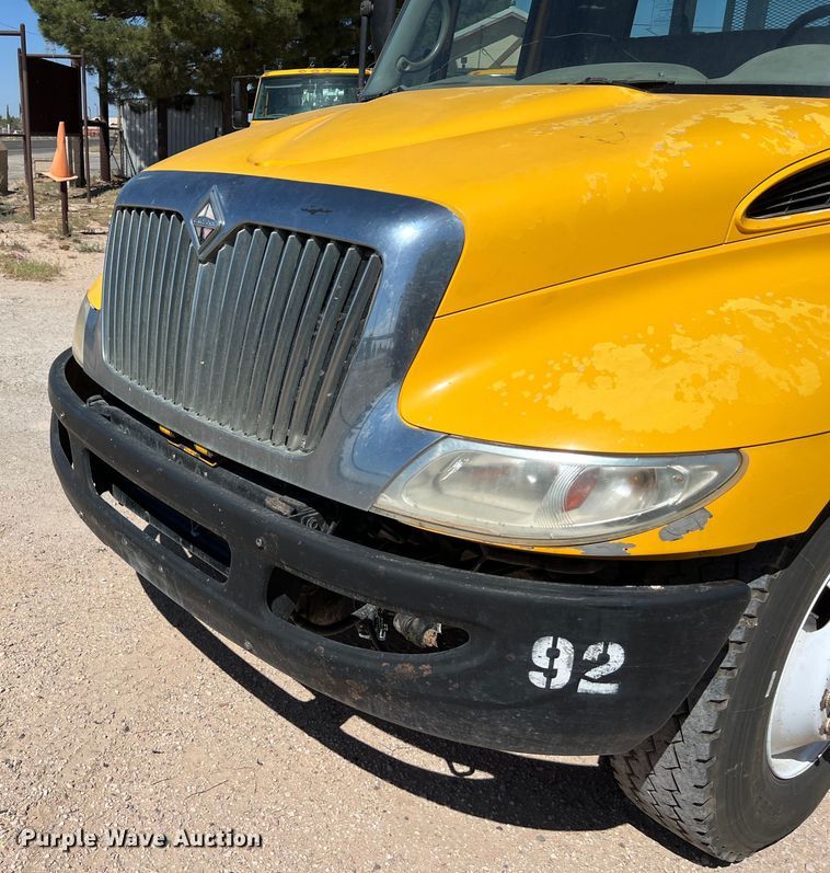 image for item DO2432 2009 International  DuraStar 4300 flatbed truck with crane