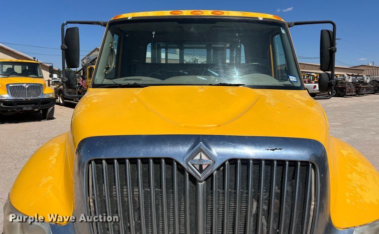 image for item DO2432 2009 International  DuraStar 4300 flatbed truck with crane