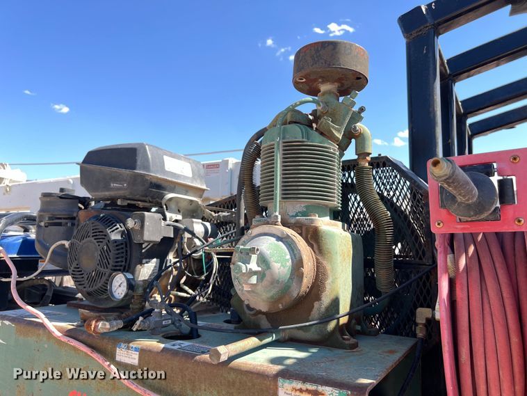 image for item DO2432 2009 International  DuraStar 4300 flatbed truck with crane