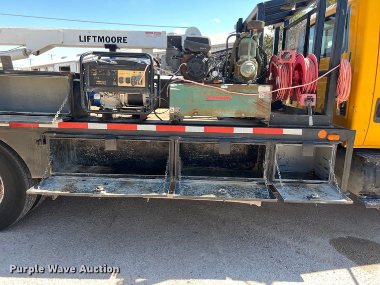 image for item DO2432 2009 International  DuraStar 4300 flatbed truck with crane