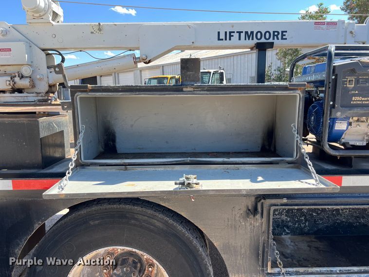 image for item DO2432 2009 International  DuraStar 4300 flatbed truck with crane