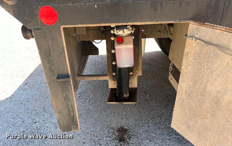 image for item DO2432 2009 International  DuraStar 4300 flatbed truck with crane