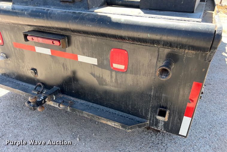 image for item DO2432 2009 International  DuraStar 4300 flatbed truck with crane