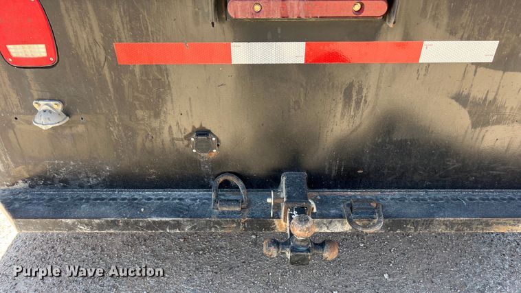 image for item DO2432 2009 International  DuraStar 4300 flatbed truck with crane