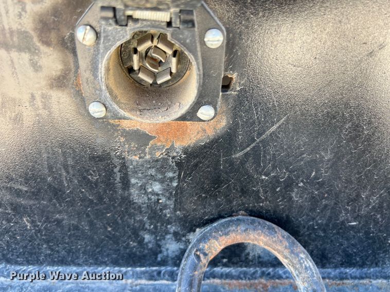 image for item DO2432 2009 International  DuraStar 4300 flatbed truck with crane