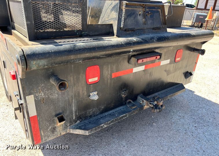 image for item DO2432 2009 International  DuraStar 4300 flatbed truck with crane