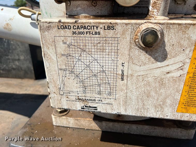 image for item DO2432 2009 International  DuraStar 4300 flatbed truck with crane