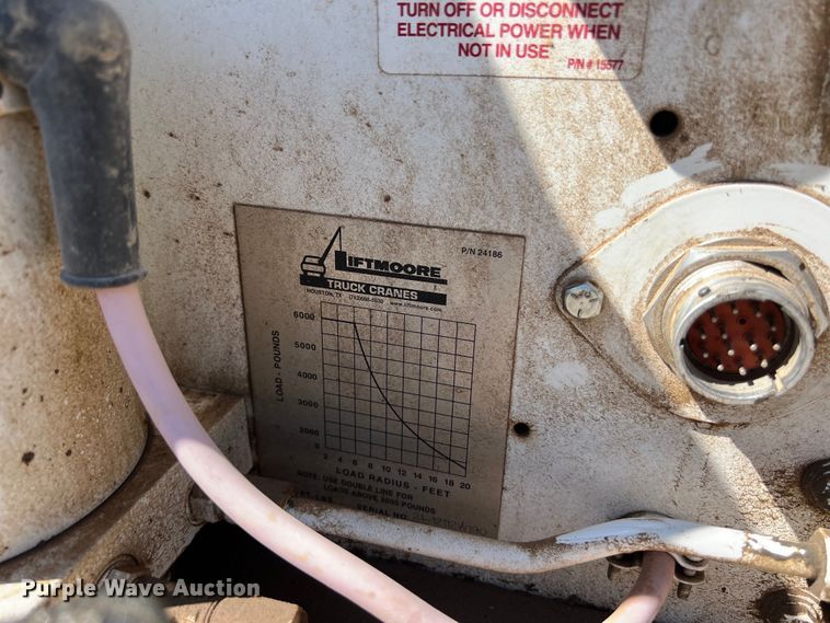 image for item DO2432 2009 International  DuraStar 4300 flatbed truck with crane