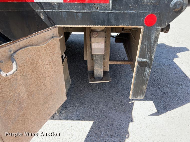 image for item DO2432 2009 International  DuraStar 4300 flatbed truck with crane