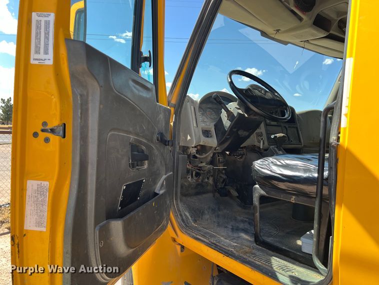 image for item DO2432 2009 International  DuraStar 4300 flatbed truck with crane