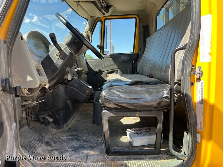 image for item DO2432 2009 International  DuraStar 4300 flatbed truck with crane