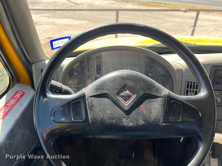 image for item DO2432 2009 International  DuraStar 4300 flatbed truck with crane