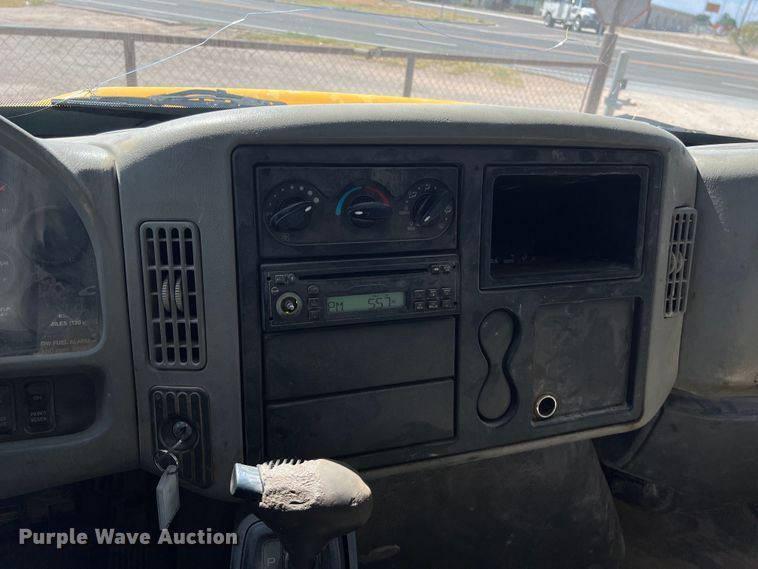 image for item DO2432 2009 International  DuraStar 4300 flatbed truck with crane