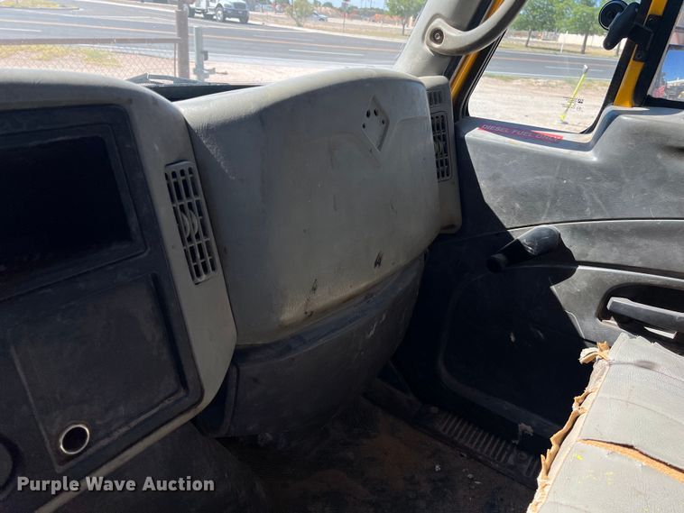 image for item DO2432 2009 International  DuraStar 4300 flatbed truck with crane