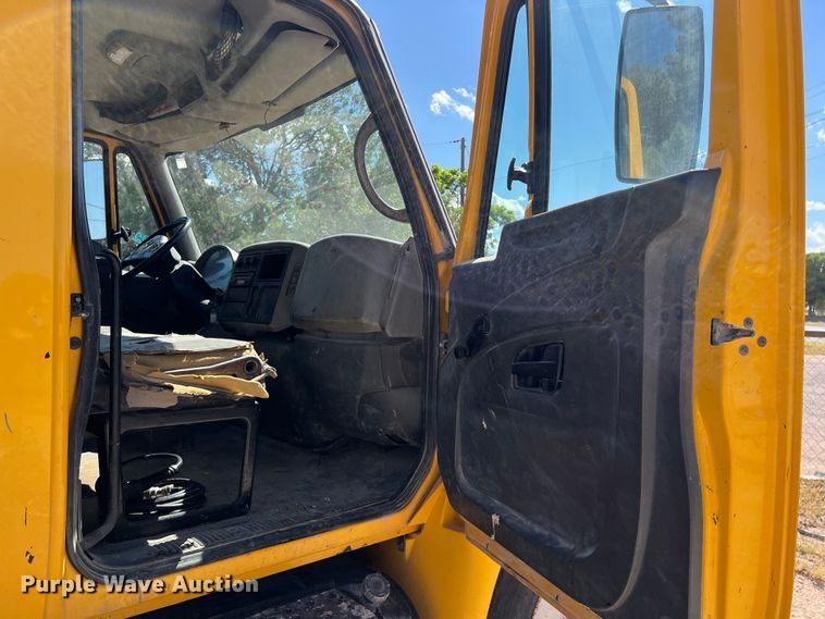 image for item DO2432 2009 International  DuraStar 4300 flatbed truck with crane