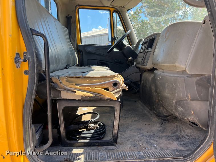 image for item DO2432 2009 International  DuraStar 4300 flatbed truck with crane