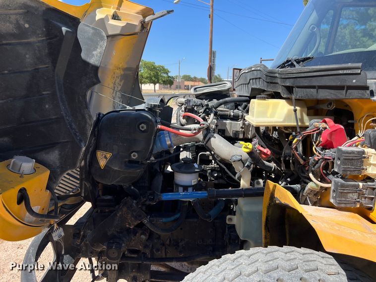 image for item DO2432 2009 International  DuraStar 4300 flatbed truck with crane