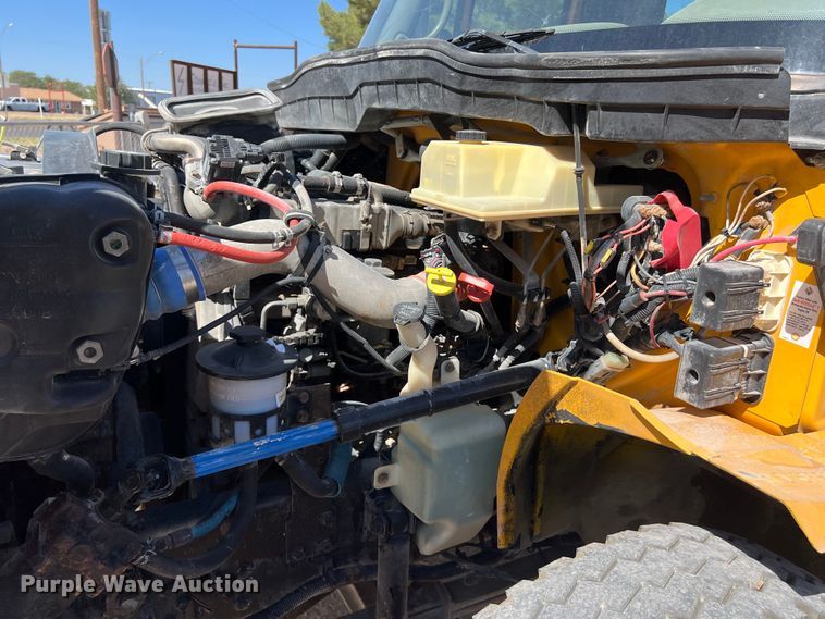 image for item DO2432 2009 International  DuraStar 4300 flatbed truck with crane