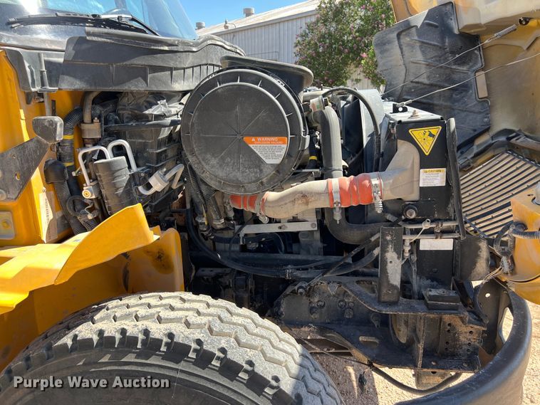 image for item DO2432 2009 International  DuraStar 4300 flatbed truck with crane