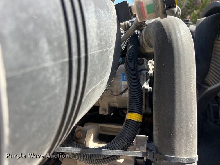 image for item DO2432 2009 International  DuraStar 4300 flatbed truck with crane