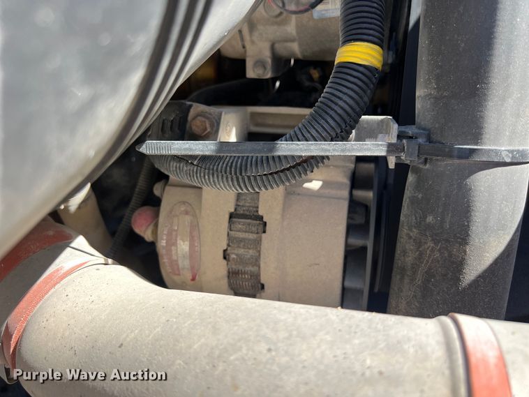 image for item DO2432 2009 International  DuraStar 4300 flatbed truck with crane