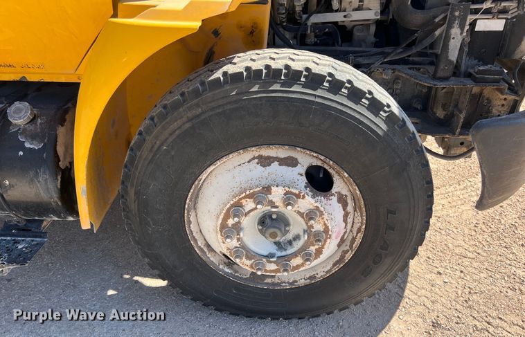 image for item DO2432 2009 International  DuraStar 4300 flatbed truck with crane