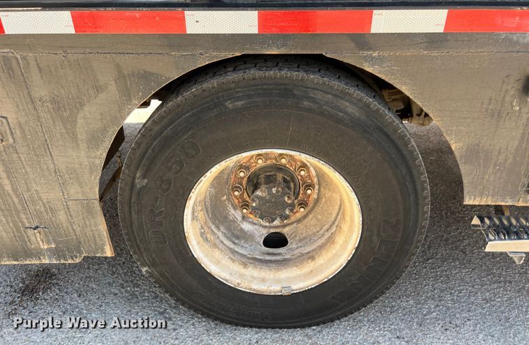 image for item DO2432 2009 International  DuraStar 4300 flatbed truck with crane