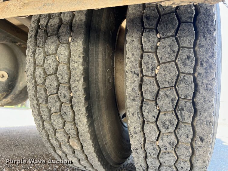 image for item DO2432 2009 International  DuraStar 4300 flatbed truck with crane