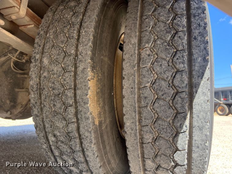 image for item DO2432 2009 International  DuraStar 4300 flatbed truck with crane