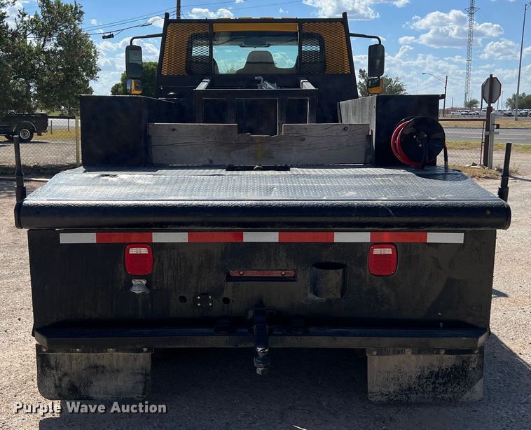 image for item DO2433 2018 International  DuraStar 4300 flatbed truck