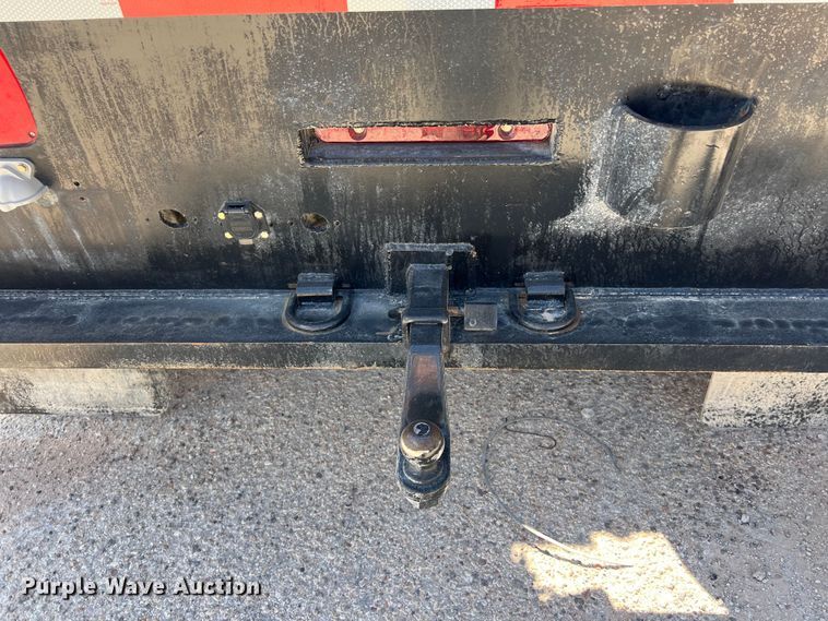 image for item DO2433 2018 International  DuraStar 4300 flatbed truck