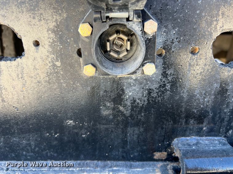 image for item DO2433 2018 International  DuraStar 4300 flatbed truck