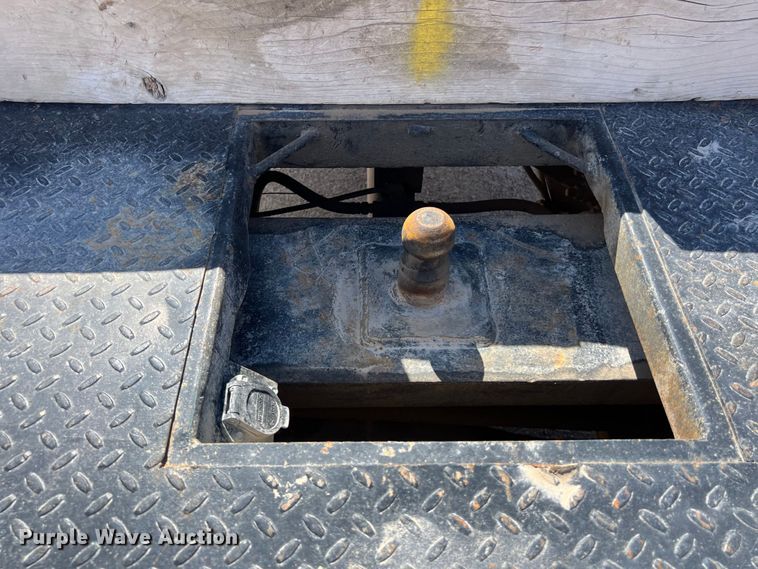 image for item DO2433 2018 International  DuraStar 4300 flatbed truck