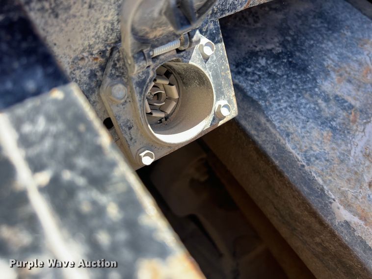 image for item DO2433 2018 International  DuraStar 4300 flatbed truck