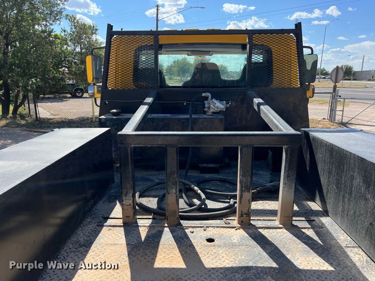 image for item DO2433 2018 International  DuraStar 4300 flatbed truck