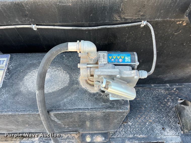 image for item DO2433 2018 International  DuraStar 4300 flatbed truck