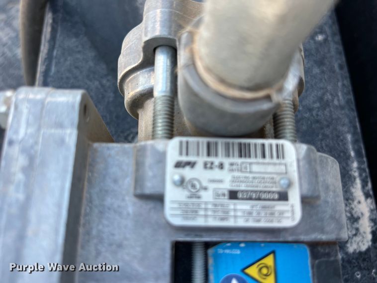 image for item DO2433 2018 International  DuraStar 4300 flatbed truck