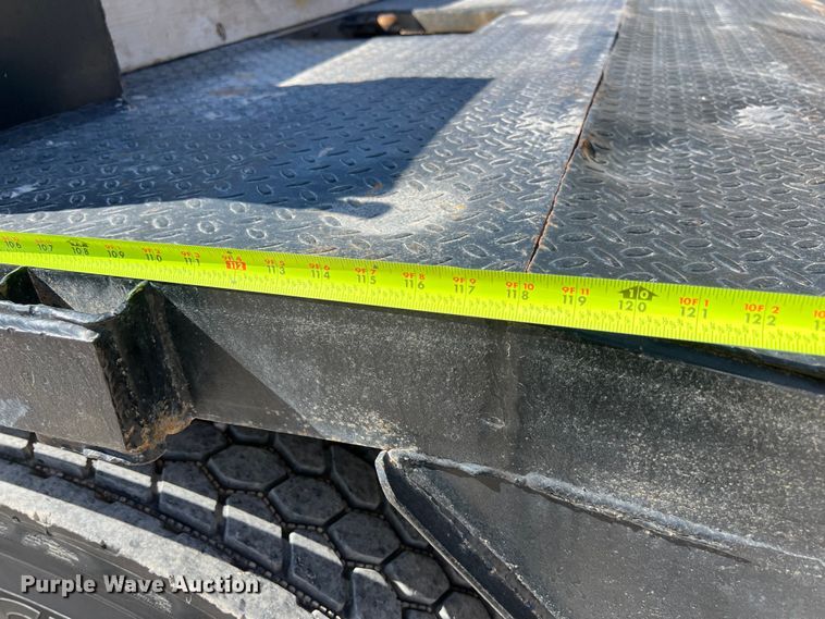 image for item DO2433 2018 International  DuraStar 4300 flatbed truck