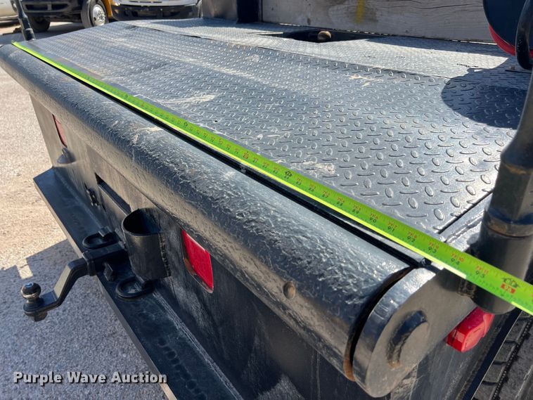 image for item DO2433 2018 International  DuraStar 4300 flatbed truck