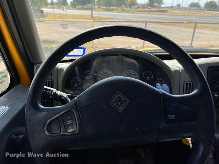 image for item DO2433 2018 International  DuraStar 4300 flatbed truck