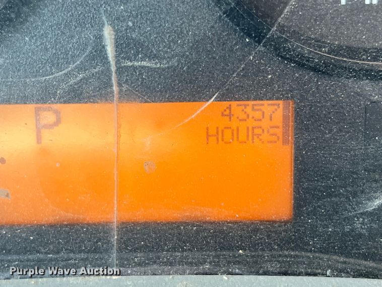 image for item DO2433 2018 International  DuraStar 4300 flatbed truck