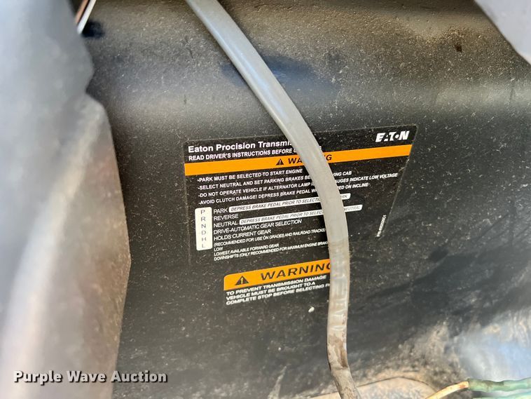 image for item DO2433 2018 International  DuraStar 4300 flatbed truck