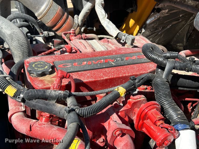 image for item DO2433 2018 International  DuraStar 4300 flatbed truck