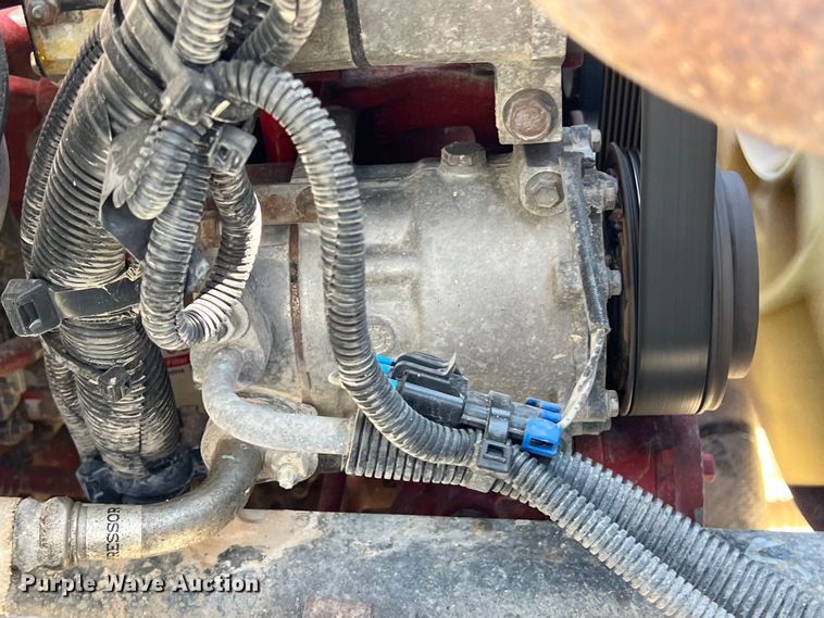 image for item DO2433 2018 International  DuraStar 4300 flatbed truck