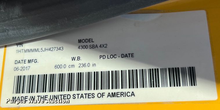 image for item DO2433 2018 International  DuraStar 4300 flatbed truck