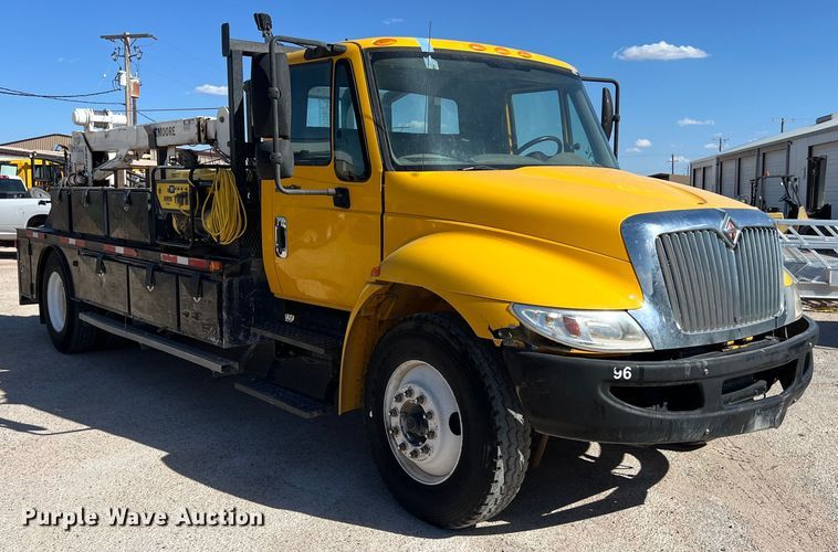 image for item DO2435 2013 International  DuraStar 4300 flatbed truck with crane