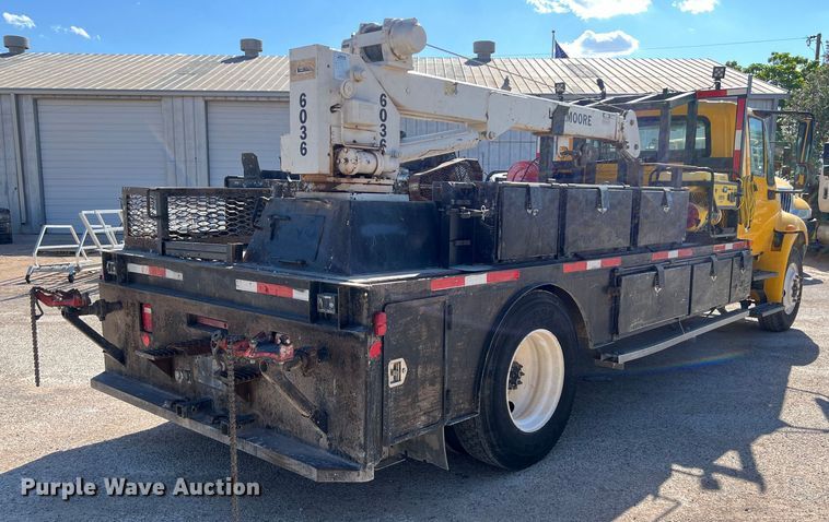 image for item DO2435 2013 International  DuraStar 4300 flatbed truck with crane