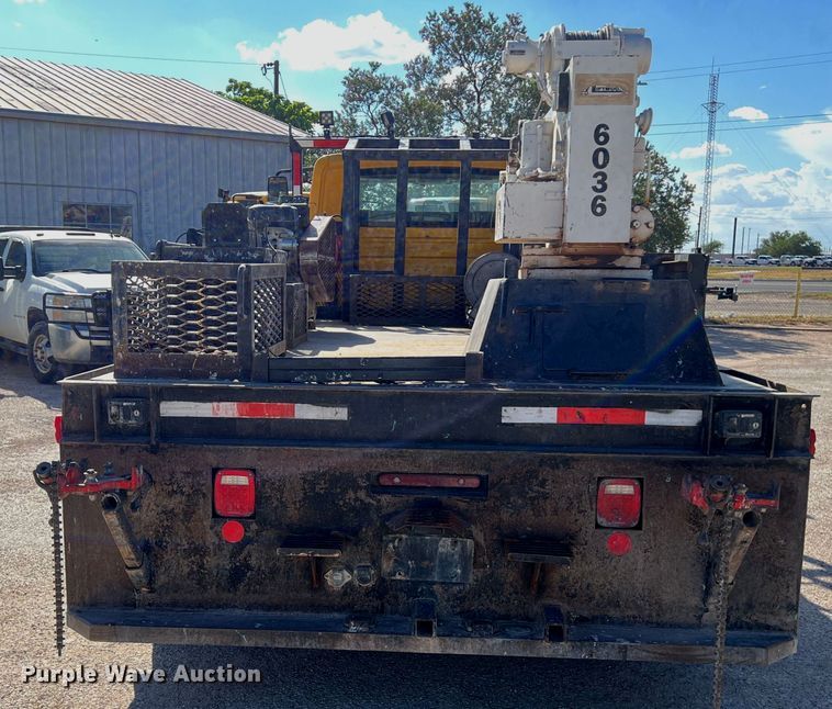 image for item DO2435 2013 International  DuraStar 4300 flatbed truck with crane